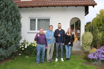 Die Zizmanns vor ihrem 3-Generationen-Haus Die Zizmanns vor ihrem 3-Generationen-Haus